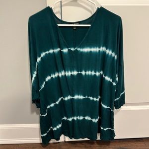 Green / blue colored loose fitting top with stylish cut out in upper sleeves